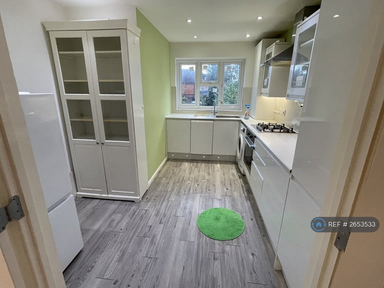 2 bedroom flat in Alpine Walk, Stanmore, HA7 (2 bed) (#2653533)