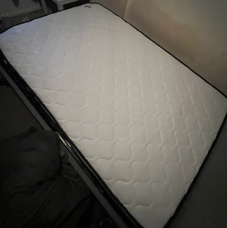 image for Hybrid Memory Foam & Spring Mattress - 4ft Small Double (190 x 120 x 20 cm)