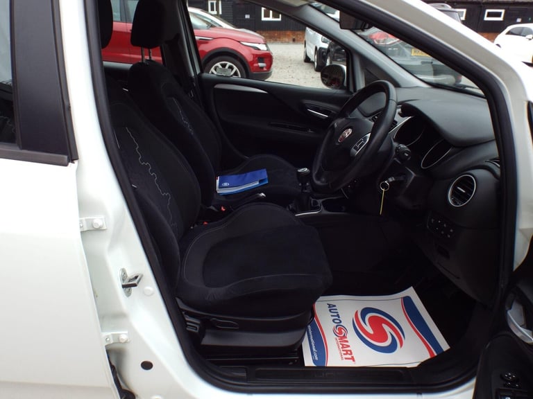 2014 Fiat Punto 1.2 Easy Euro 6 5dr HATCHBACK Petrol Manual
