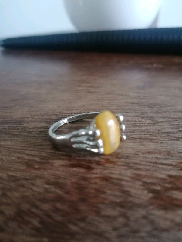  Beautiful Woman's rings 