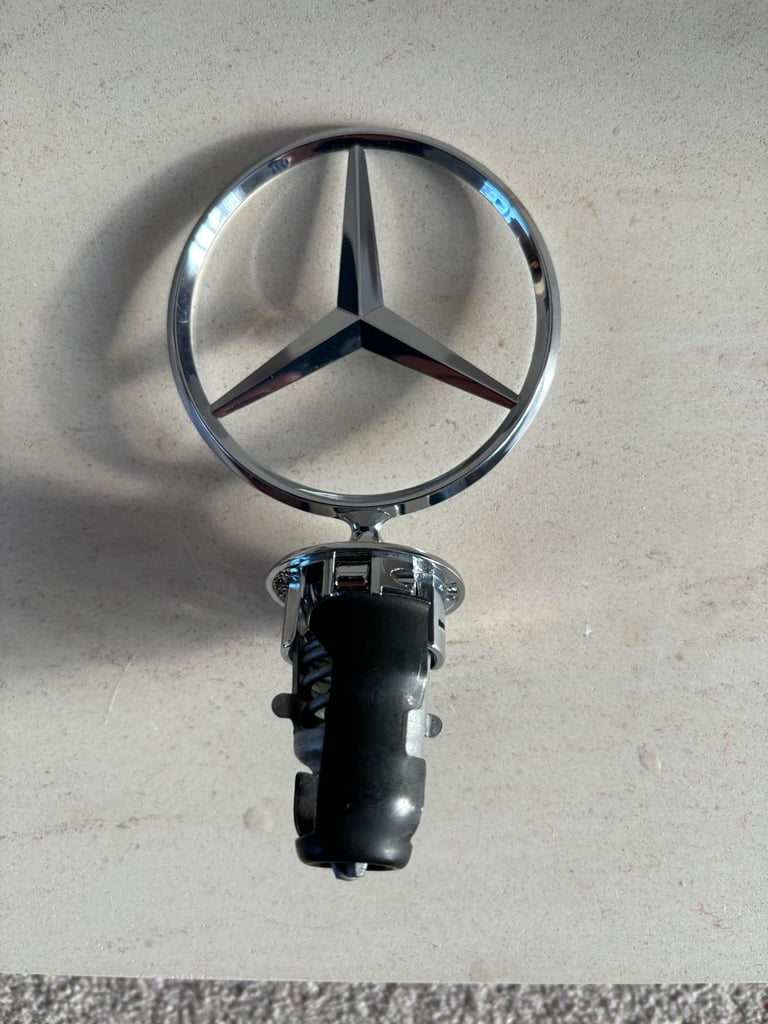 Mercedes-Benz “ Star “ bonnet motif  