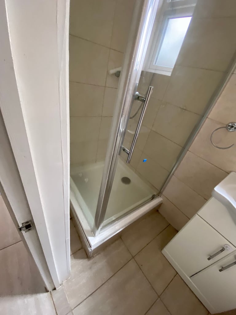 TWO DOUBLE BEDROOM GROUND FLOOR FLAT FURNISHED WITH GARDEN  NEAR KENTON STATION 