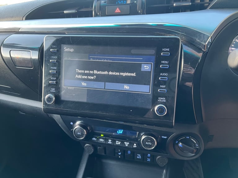 TOYOTA HILUX 2.4 D-4D 150PS INVINCIBLE AUTOMATIC 4X4 PICKUP 71 REG 61,200 MILES