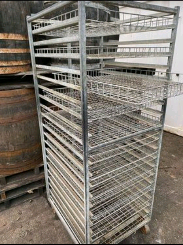 Bakery cooling rack, cooling rack with trays