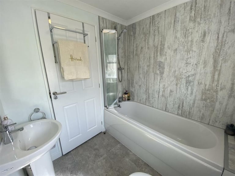 Omar Westbury in Norfolk  - Lodge / Caravan 