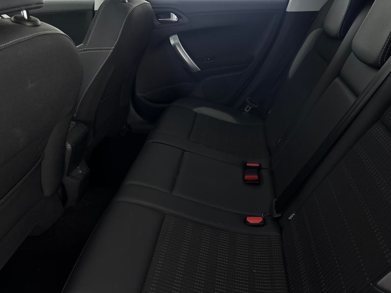 2019 Peugeot 2008 1.2 PureTech Allure Premium SUV 5dr Petrol Manual Euro 6 (s/s) (82 ps) - RE Suv...