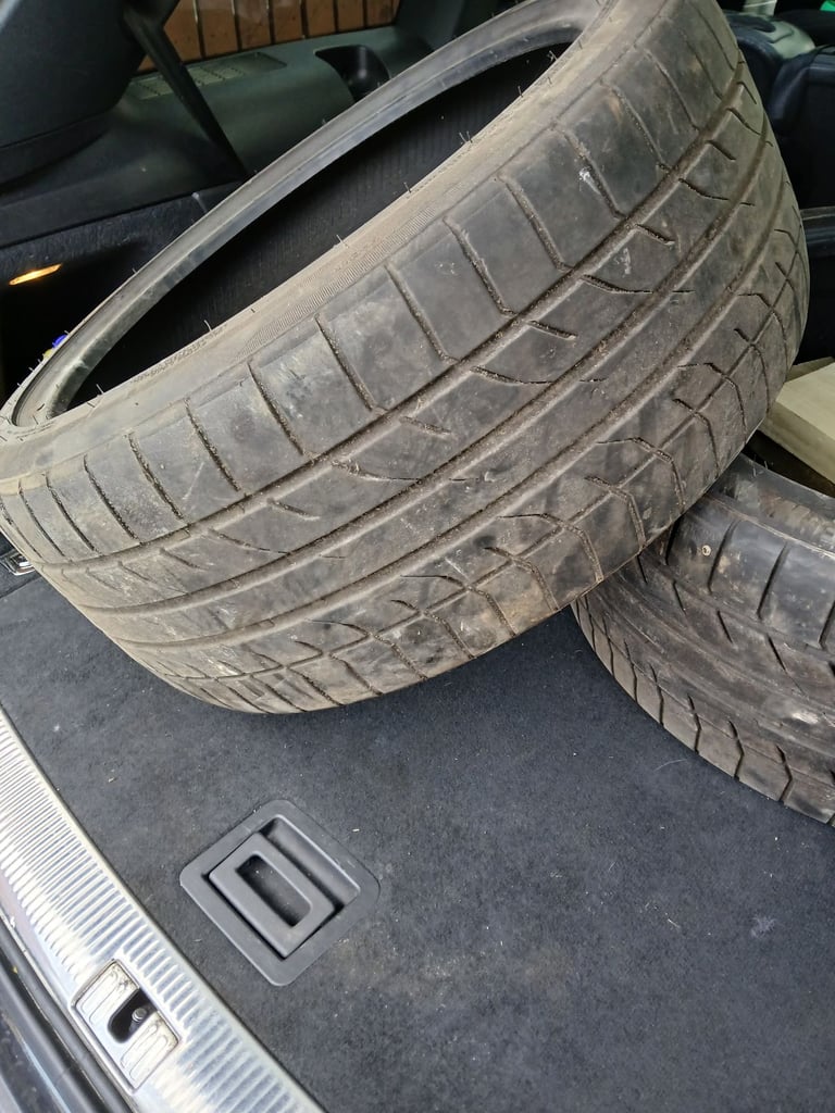 275/35r21
