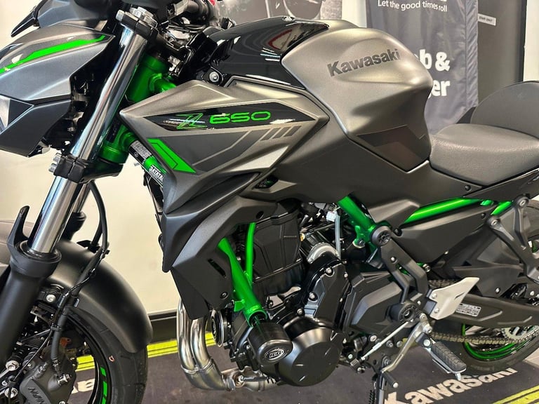 KAWASAKI Z650-1 OWNER-TAIL TIDY-RandG BUNGS-KAWASAKI WARRANTY