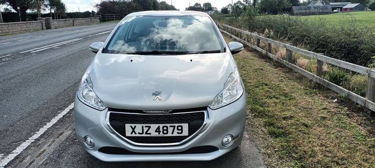 Peugeot, 208, Hatchback, 2015, Manual, 1199 (cc), 3 doors