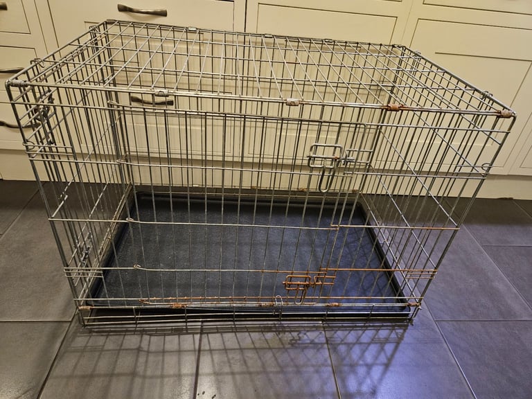Medium metal dog cage, L90 x W57 x H63 cm