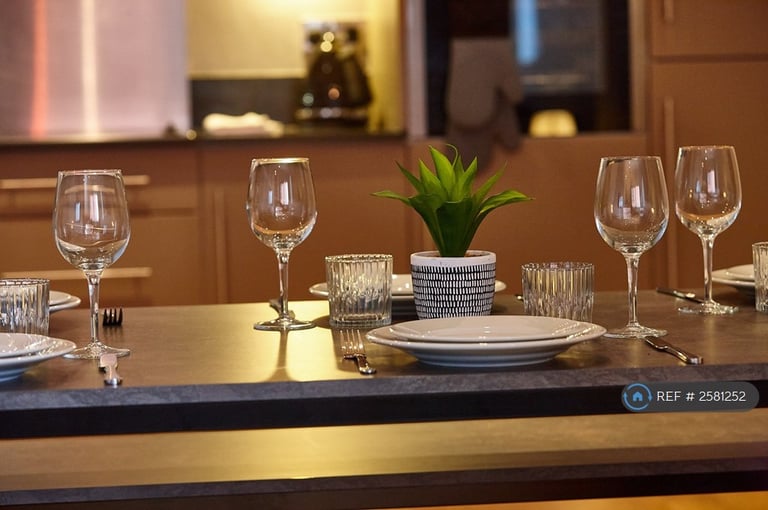 2 bedroom flat in Malta Street, Manchester, M4 (2 bed) (#2581252)
