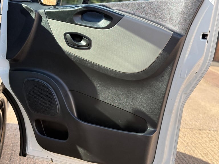 2019 Renault Trafic 1.6 dCi 27 Business+ SWB Standard Roof Euro 6 5dr Diesel