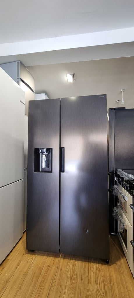 Ex display Fridge freezer Samsung American style with water dispenser and ice maker 