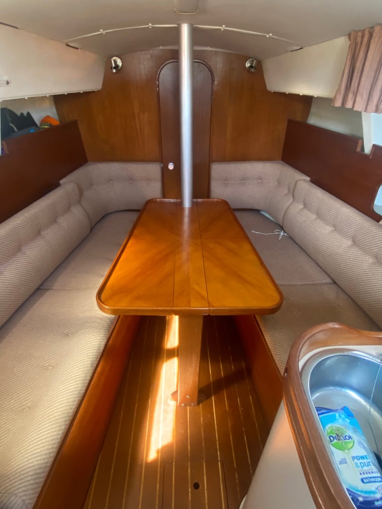 Free storage Hunter horizon 30 sailboat boat bilge keel yacht 