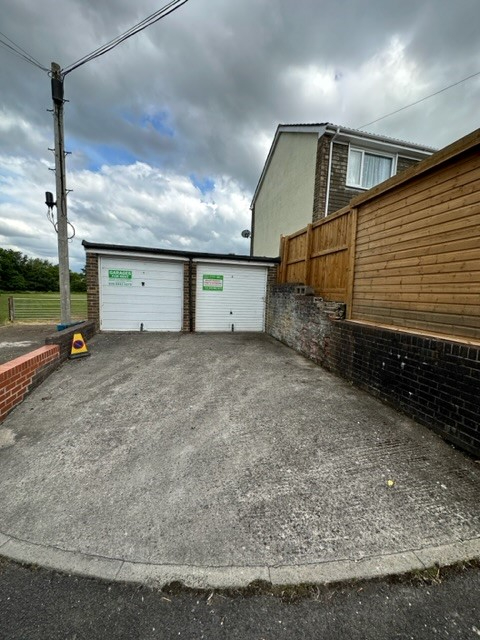 CHEAP SECURE GARAGE FOR RENT, 24/7 IDEALLY LOCATED IN, FROME. SOMERSET.