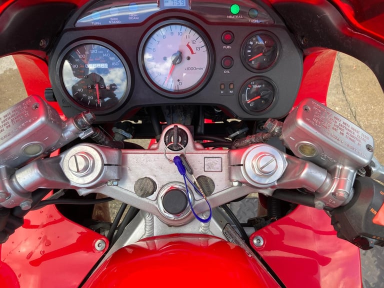 Honda VFR750 RC36 CARB MODEL (CLASSIC MOTORCYCLE) RUNNING RECOMMISSION PROJECT