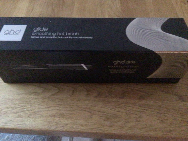 Brand new ghd glide smoothing hot brush