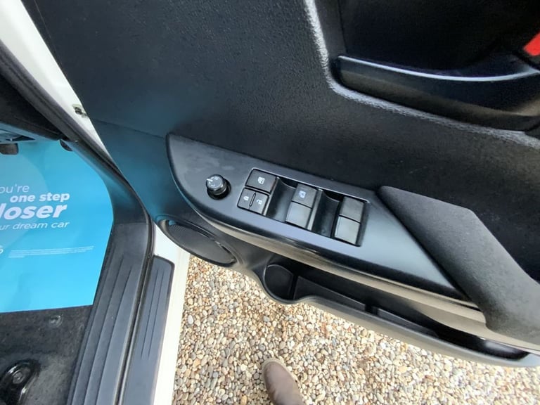 2019 Toyota Hilux 2.4 D-4D Active Pickup Double Cab 4dr Diesel Manual 4WD Euro 6 (3.5t) (150  PIC...