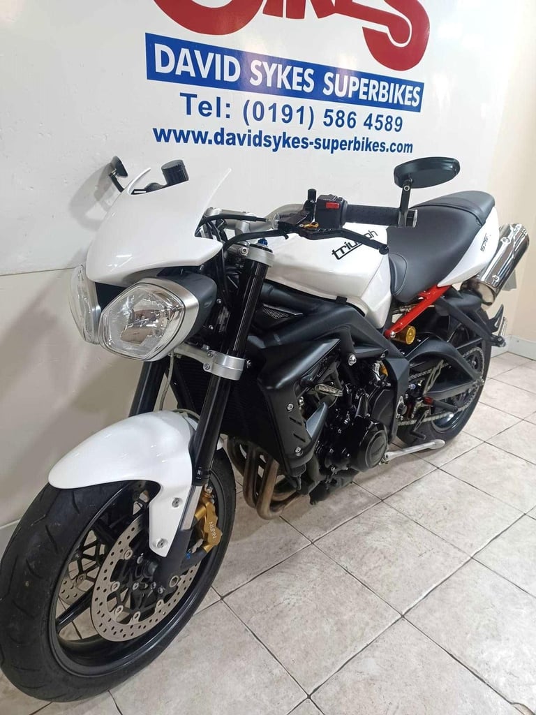 Triumph Street Triple 675-R 61-REG ONLY 411 DRY MILES WITH EXTRAS £5399.OTR