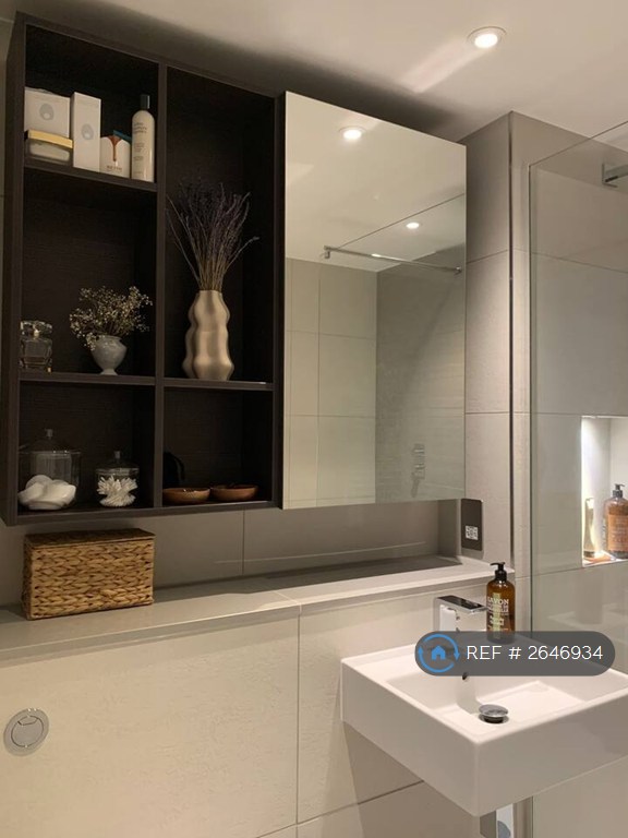 2 bedroom flat in Hale Works Apartments, London, N17 (2 bed) (#2646934)