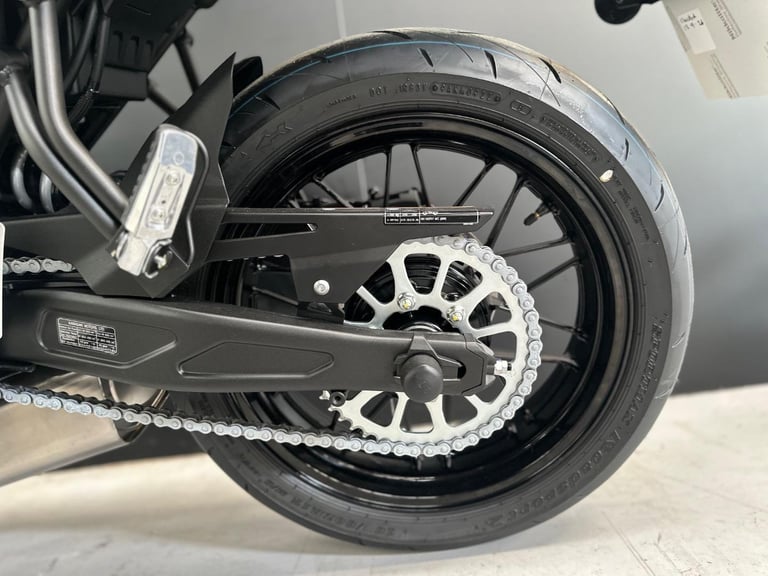 STUNNING ONE OWNER 2023/23 KAWASAKI Z650 RS MOTORCYCLE 