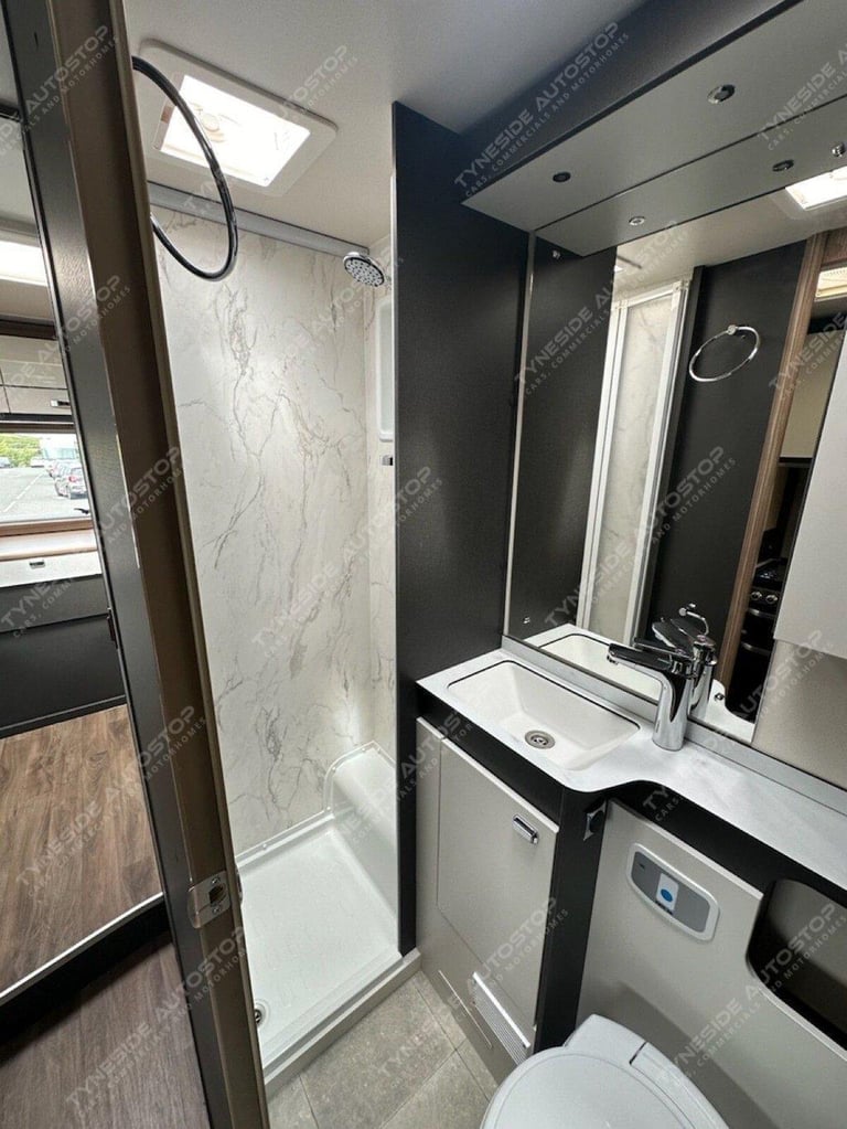 24 SWIFT KON-TIKI SWIFT KON-TIKI 774 6 BERTH MOTORHOME DIESEL