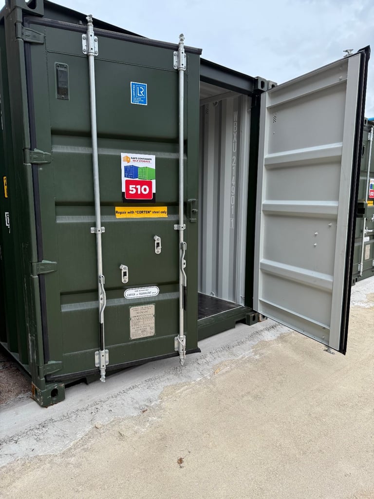 20ft Ground Floor Containers to Rent 