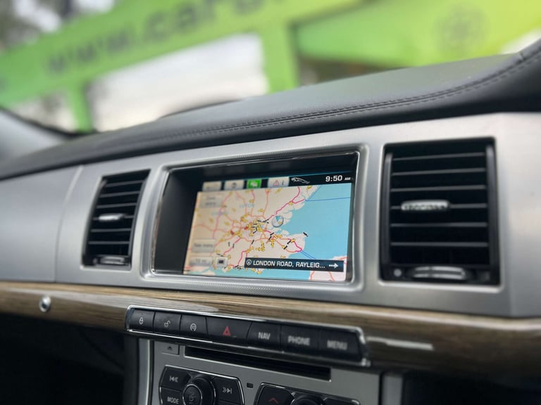 2013 Jaguar XF 2.2 XF Premium Luxury D Auto 4dr Saloon Diesel Automatic