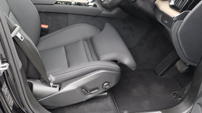  Volvo XC90 B5 (P) AWD Plus Dark (Sunroof, Harman Kardon, 360 Camera) Petrol/Electric Hybrid Auto...