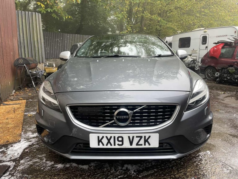 image for Volvo, V40, Hatchback, 2019, Semi-Auto, 1969 (cc), 5 doors