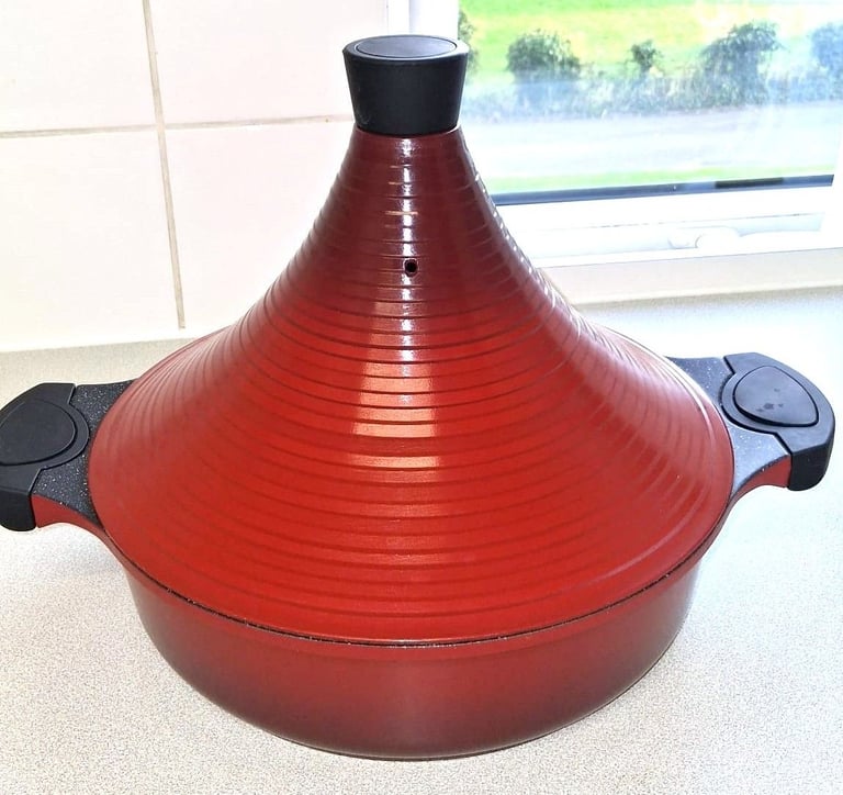 image for LARGE ALUMINIUM/CERAMIC MOROCCAN TAGINE DISH- NON- STICK IN PERFECT CONDITION 