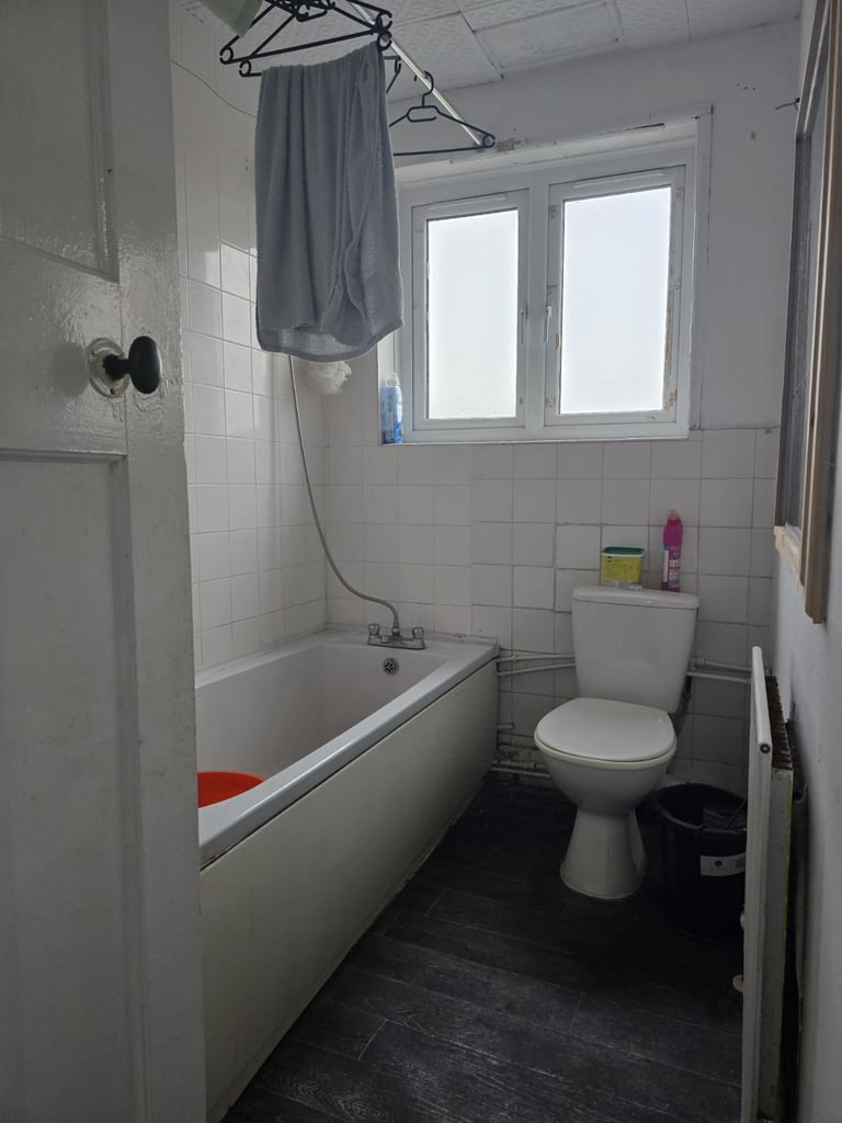 Spacious Double Rooms available in a well-maintained 4-bed flat located on London Road SM3.