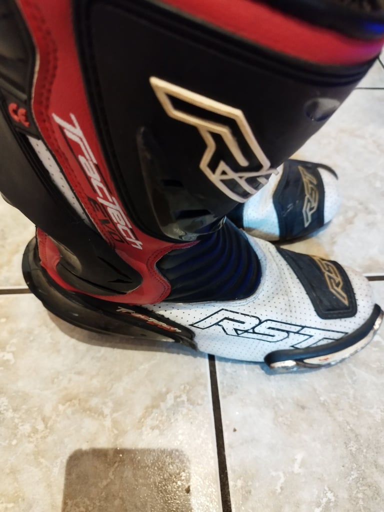 RST Tractech Evo boots size 8/42