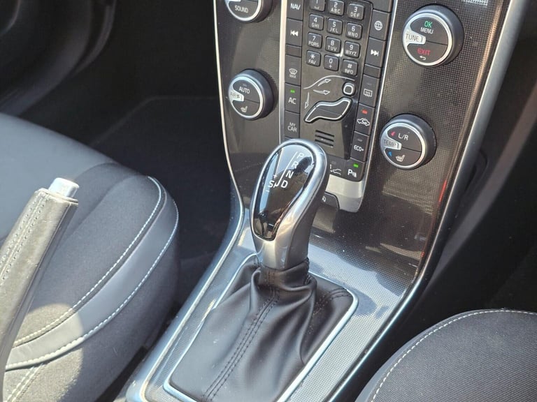 2019 Volvo V40 2.0 D2 Momentum Edition Auto Euro 6 (s/s) 5dr Hatchback Diesel Automatic