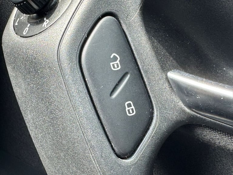 2011 61 VOLKSWAGEN POLO 1.2 MATCH HATCHBACK 5DR PETROL MANUAL EURO 5 (60 PS)