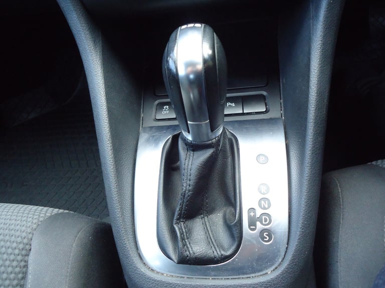 VOLKSWAGEN GOLF 1.6 TDI Match Silver Auto Diesel 2012