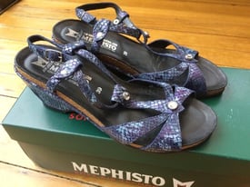 Wedge heel shoes. Mephisto. Blue/purple. Size 39 (6). 