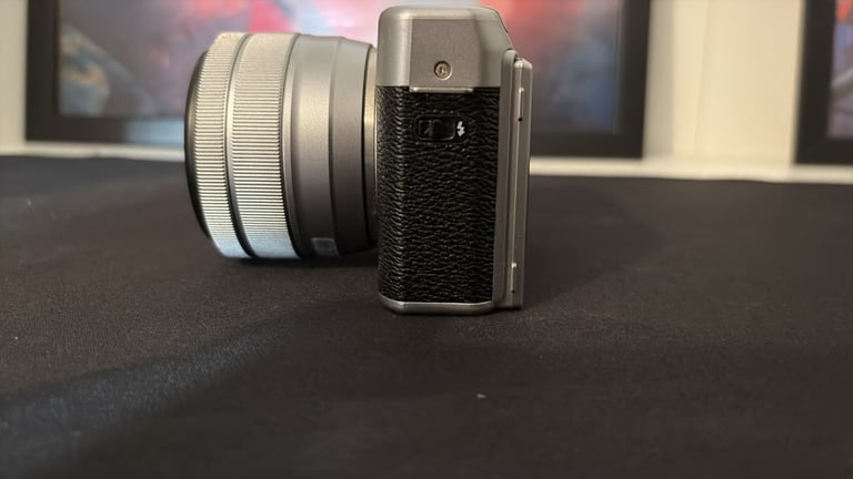 Fuji X-A20 blavk Kit XC 15-45mm F3.5-5.6 OIS PZ Silver