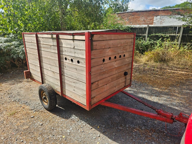 Small 4x6 livestock trailer road legal