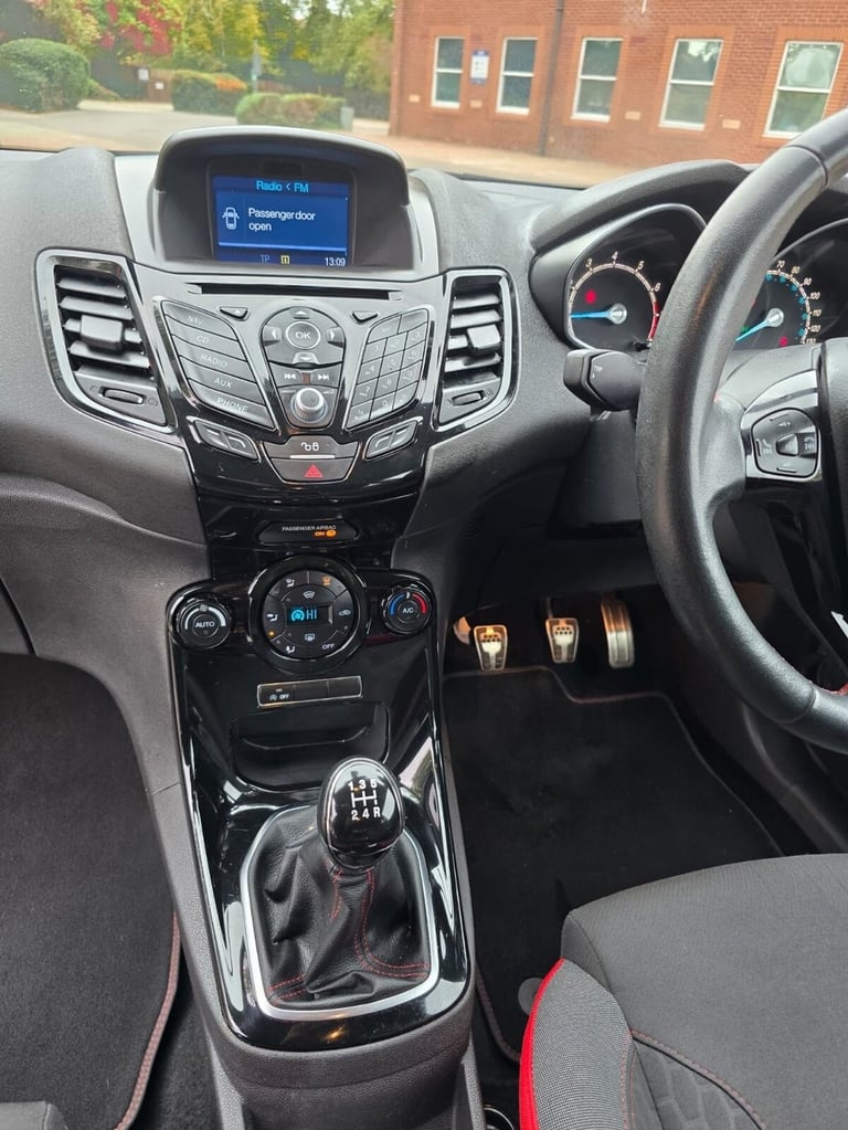2015 Ford Fiesta 1.0T EcoBoost Zetec S Black Edition Hatchback 3dr Petrol Manual Euro 6 (s/s Hatc...
