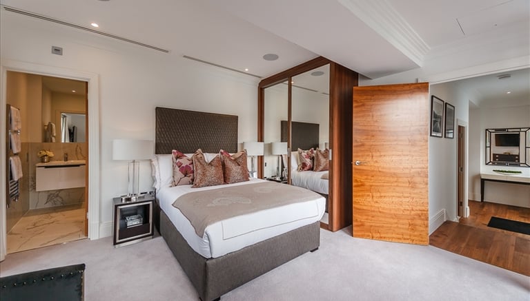 SELECTION OF LUXURY 1,2 AND 3 BEDROOM FLATS PALACE WHARF HAMMERSMITH W6