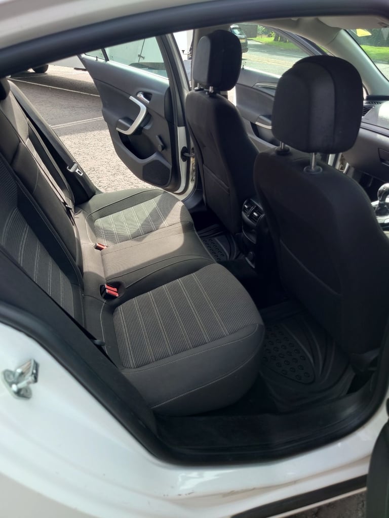 Vauxhall, INSIGNIA, Hatchback, 2013, Manual, 1956 (cc),5 doors - Image 14
