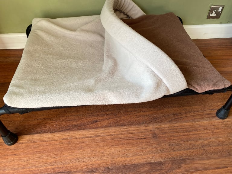 HiK9 raised dog bed with snuggle tunnel