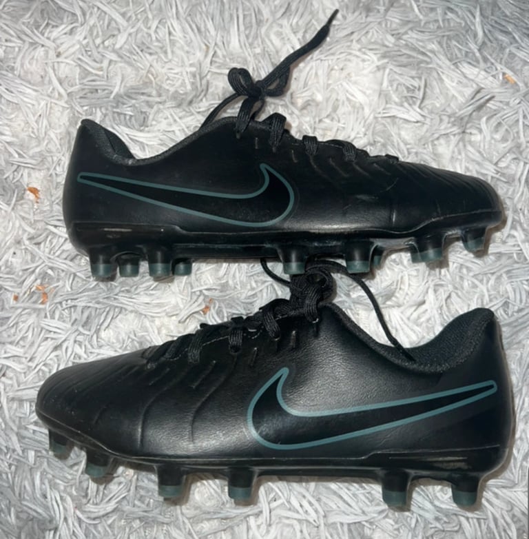 Nike football shoes for kids 