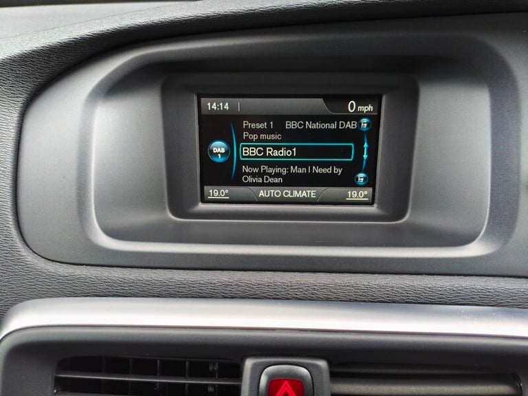 Volvo V40 D2 CROSS COUNTRY LUX