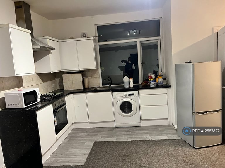 2 bedroom flat in London Road, Westcliff-On-Sea, SS0 (2 bed) (#2667827)