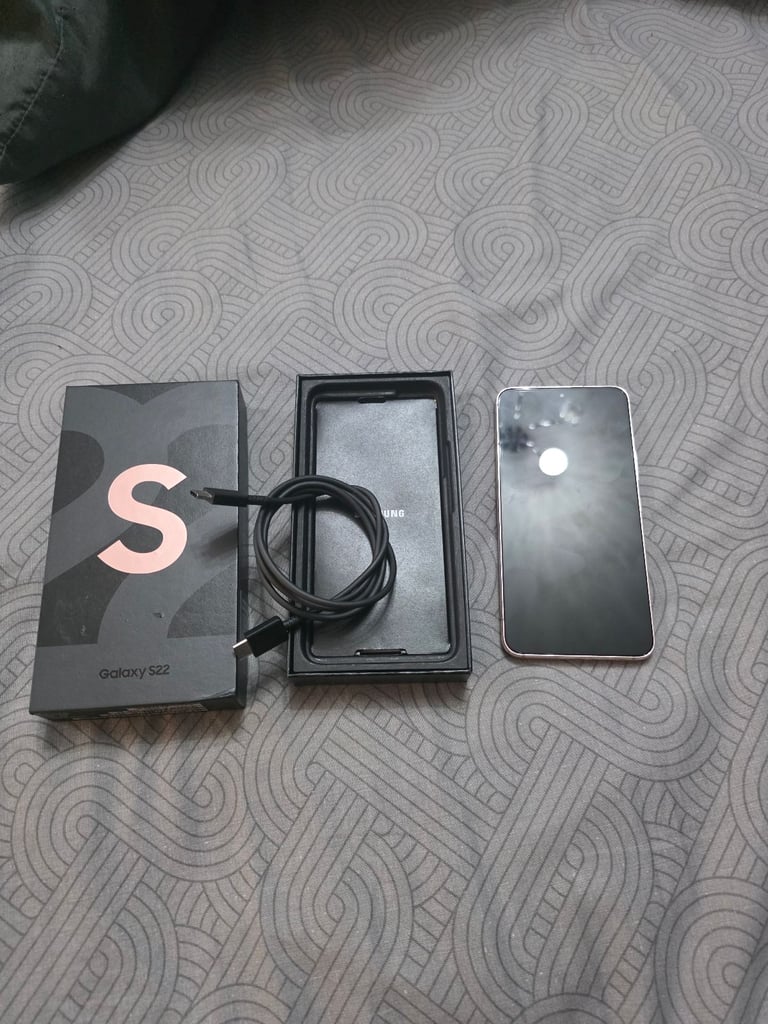 Samsung s22 ***Mint Condition** Unlocked
