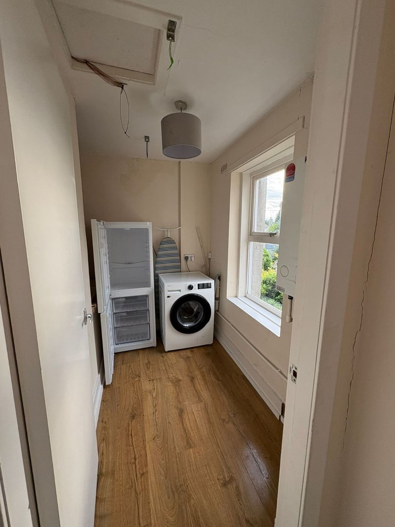 Desirable and spacious, Traditional granite , 2 bedroom Flat in sought after West End location 