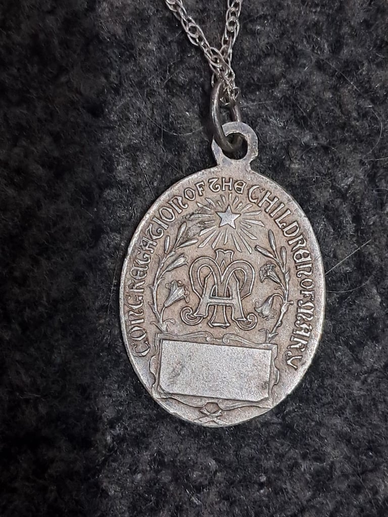 3 religious silver pendants and 2 silver chains 