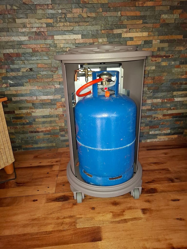 Portable flueless gas fire